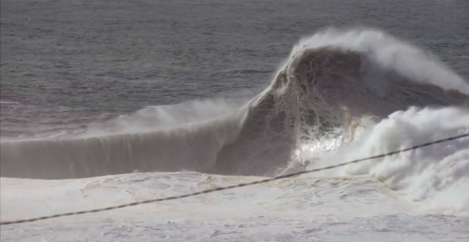 Las olas más grandes del mundo se encuentran en Nazaré (Portugal)